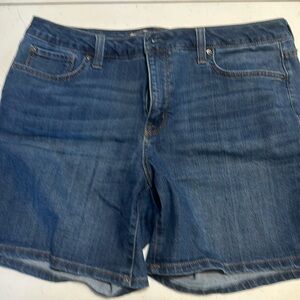 Size 14 Seven Brand Shorts. Like new. No pills or tears or rips.